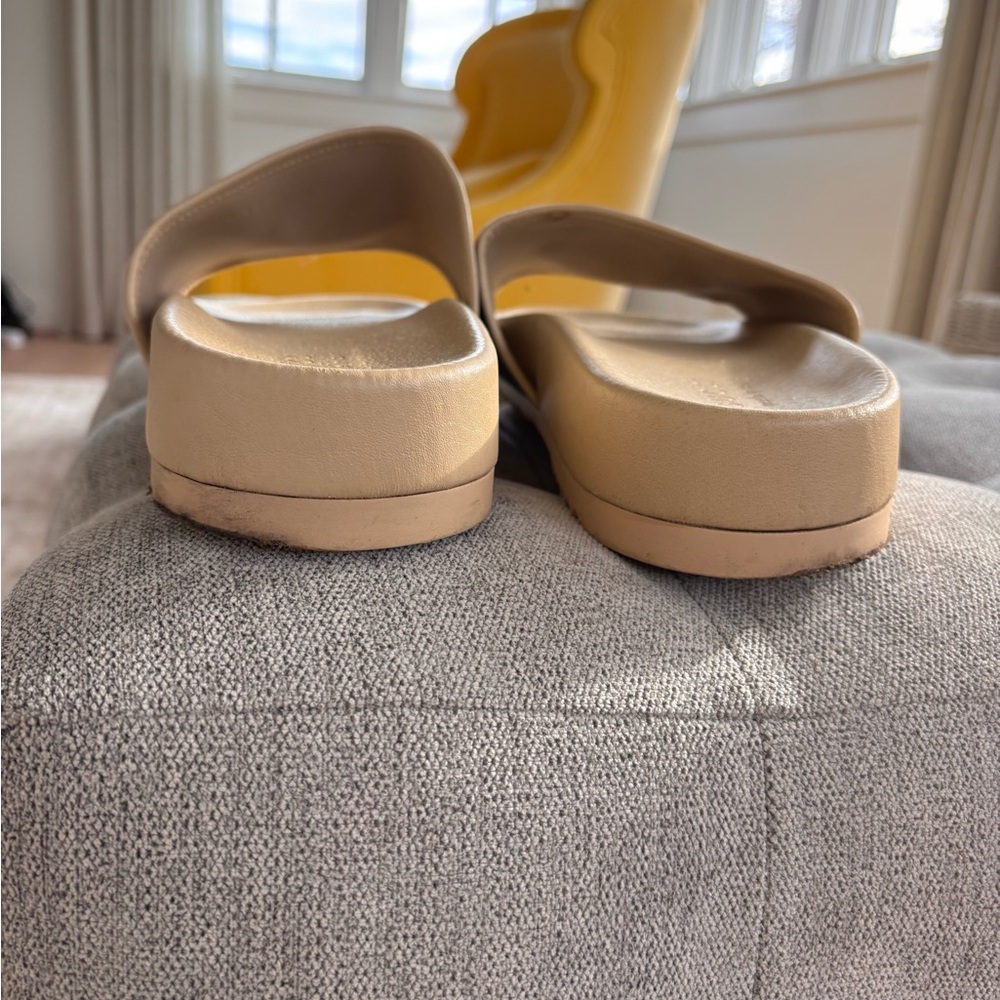 Gucci Beige and Black Slide Sandals - Picture 7 of 8